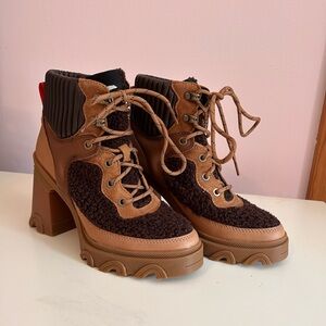 Sorel Lace-Up Women's Boots